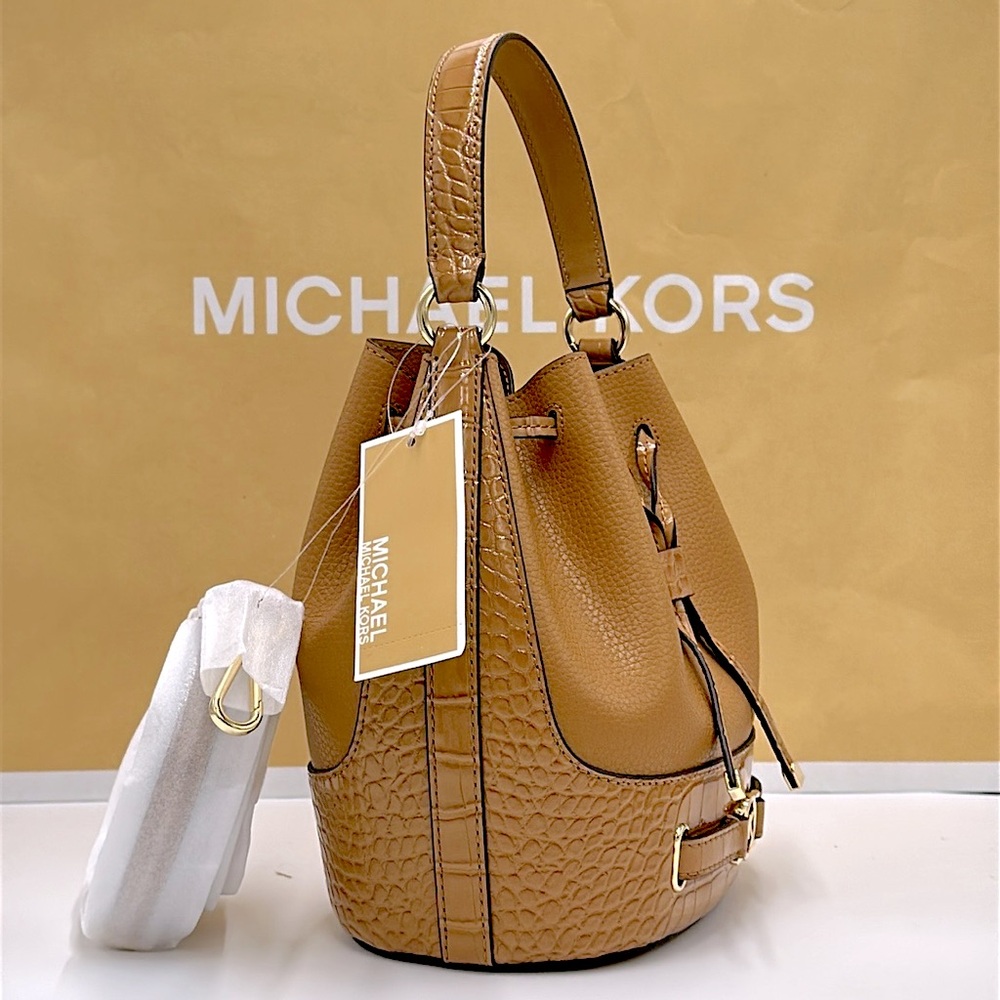 MICHAEL KORS
Reed Medium Pebbled Leather Belted Bucket Messenger SatchelCrossbo - Picture 7 of 16